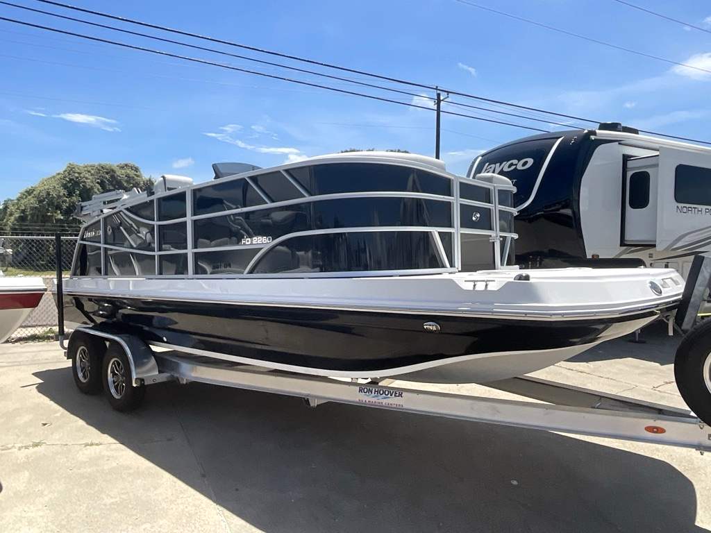 2027 HURRICANE 2027 FUNDECK 2260 REF - Image 1