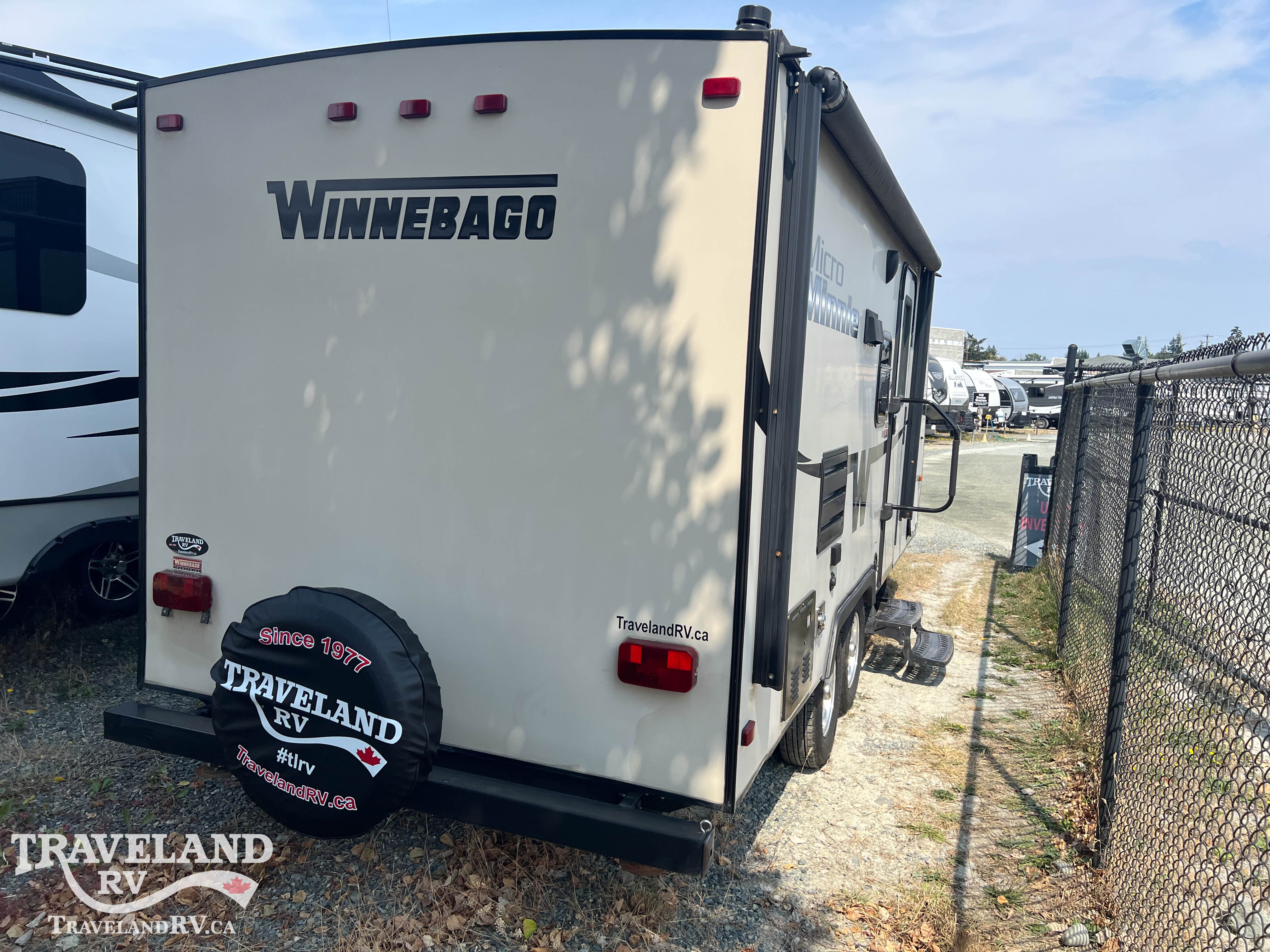 2016 Winnebago Micro Minnie 2106DS - Image 6
