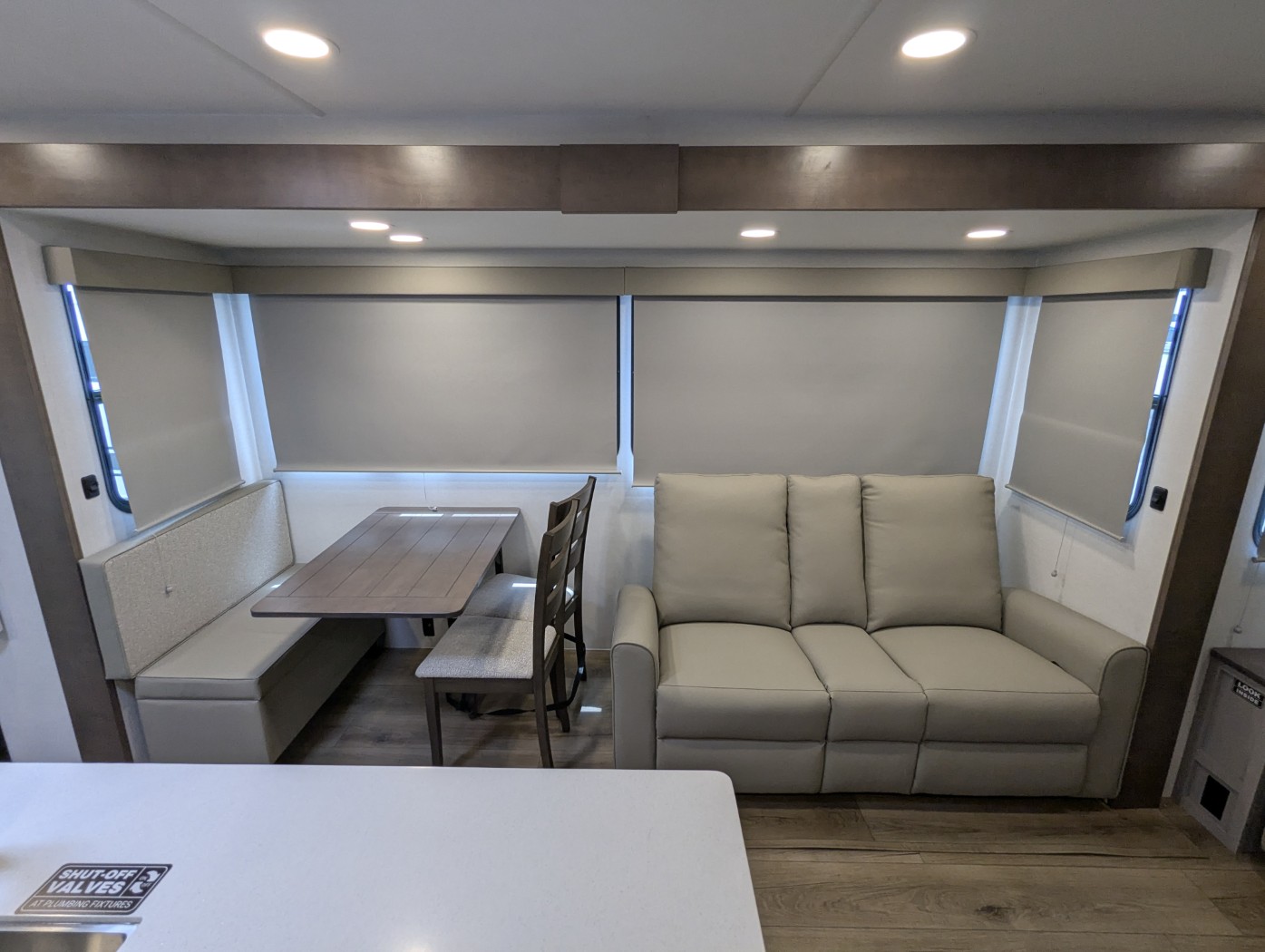 2026 Alliance RV Avenue 298RL - Image 17