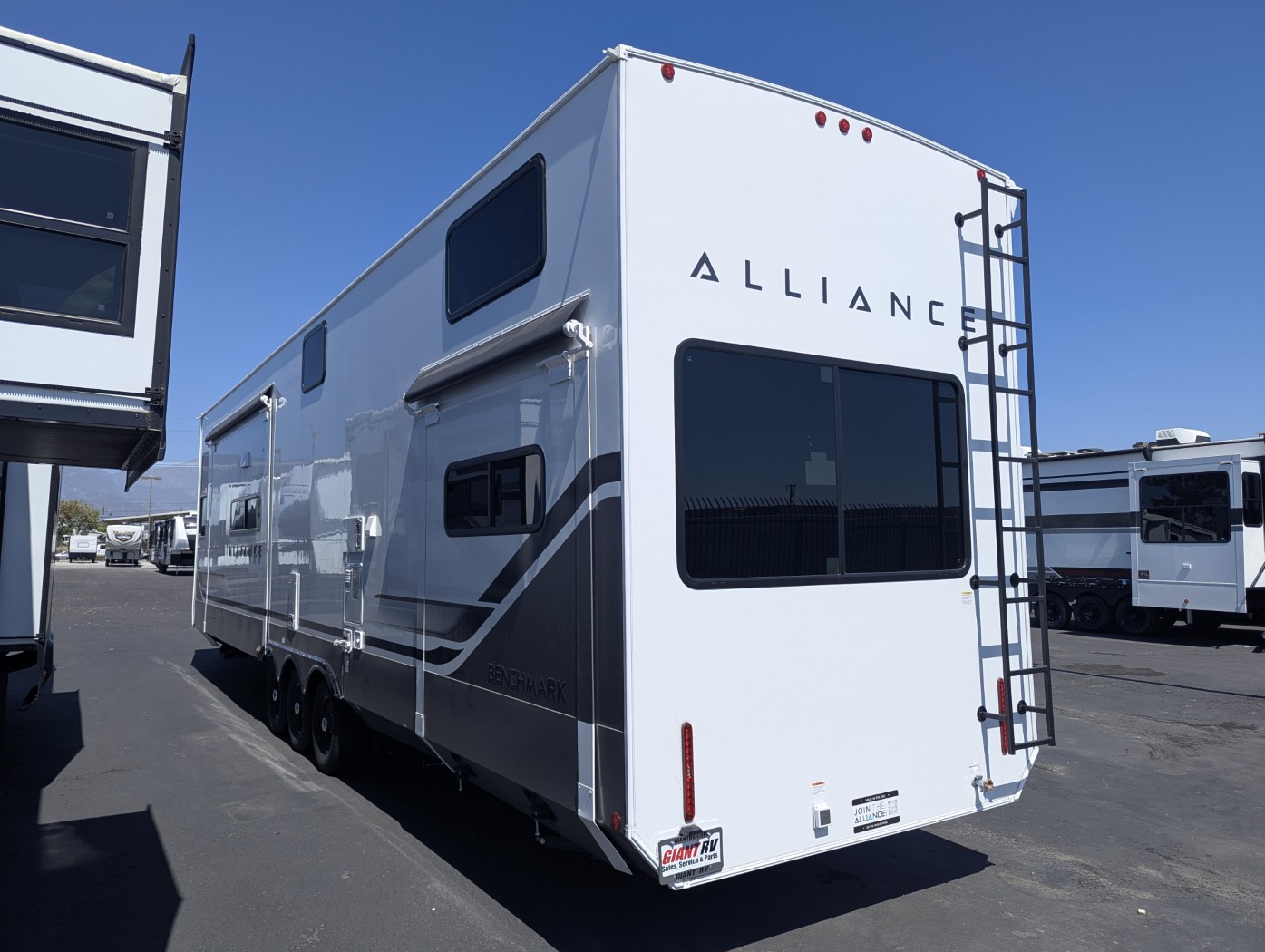 2027 Alliance RV Benchmark 42LFT - Image 5