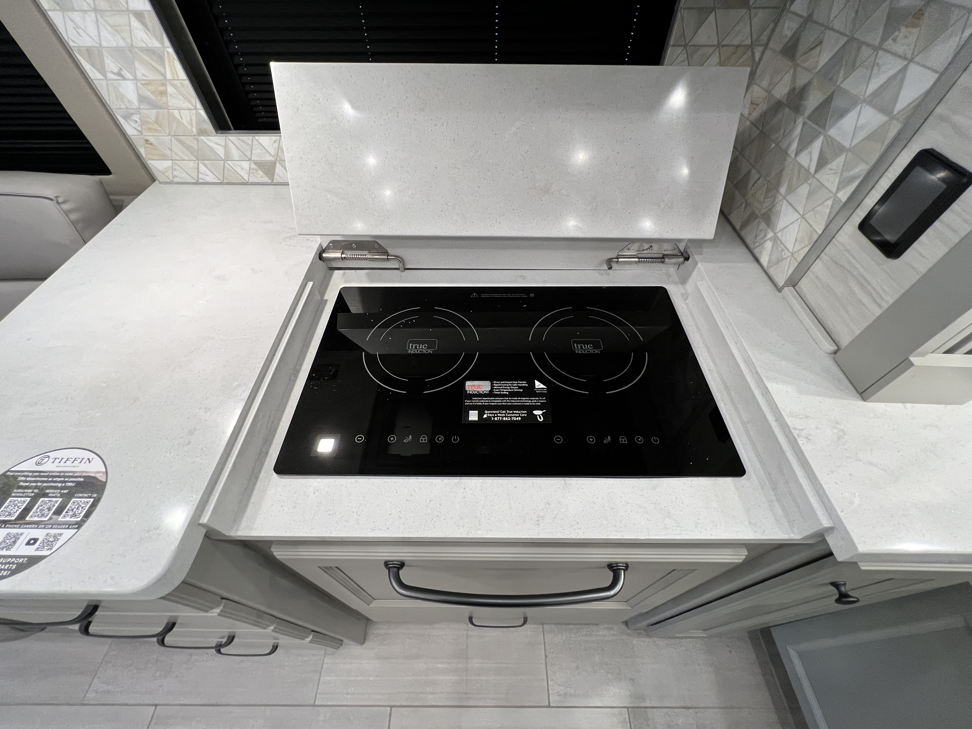 2027 Tiffin Allegro Bay 38 AB - Image 31