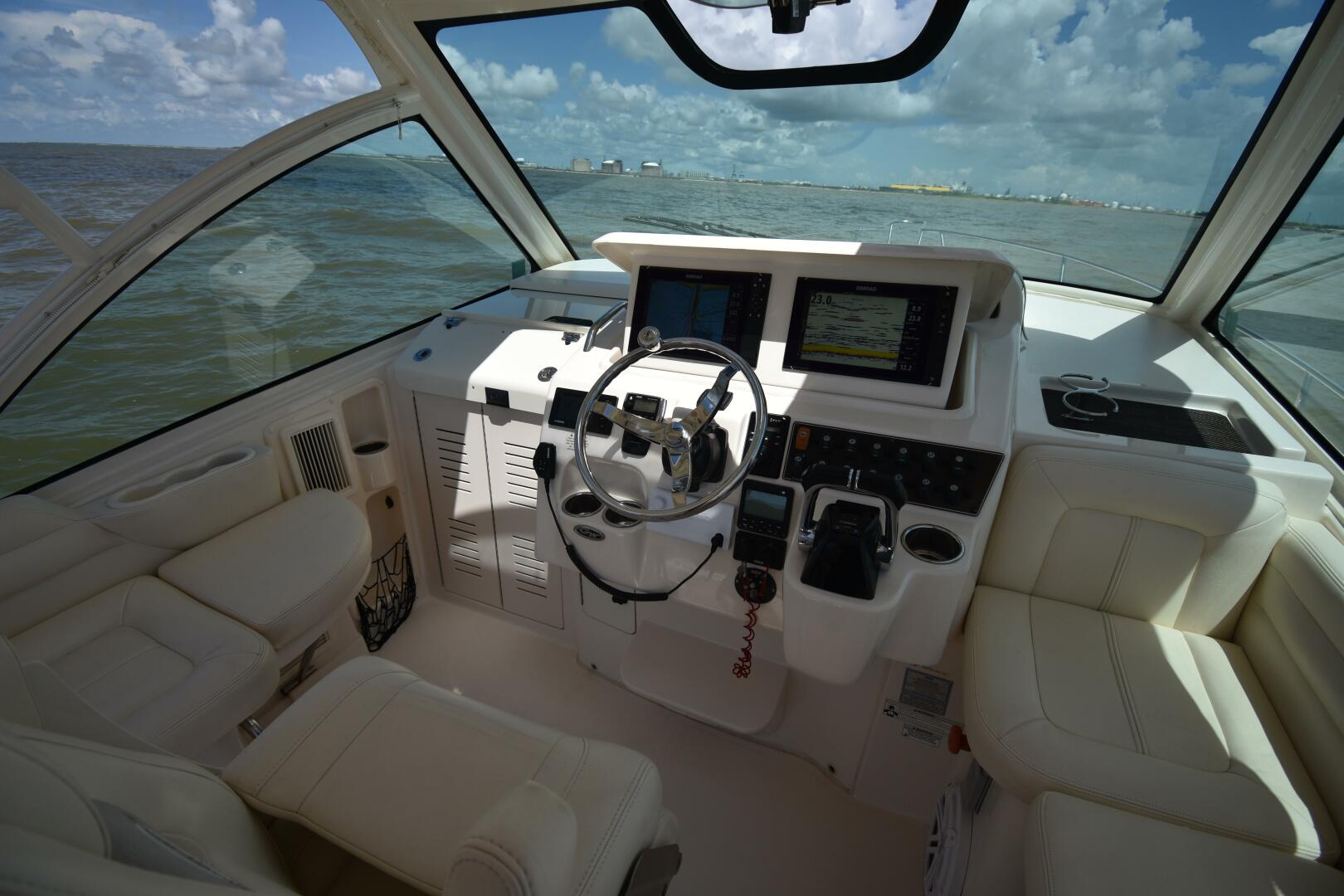 2016 Grady-White 330 Express - Image 6