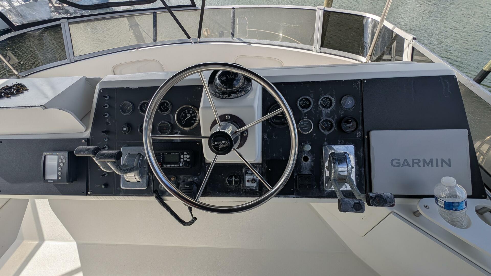 1994 Carver 370 AFT CABIN - Image 9