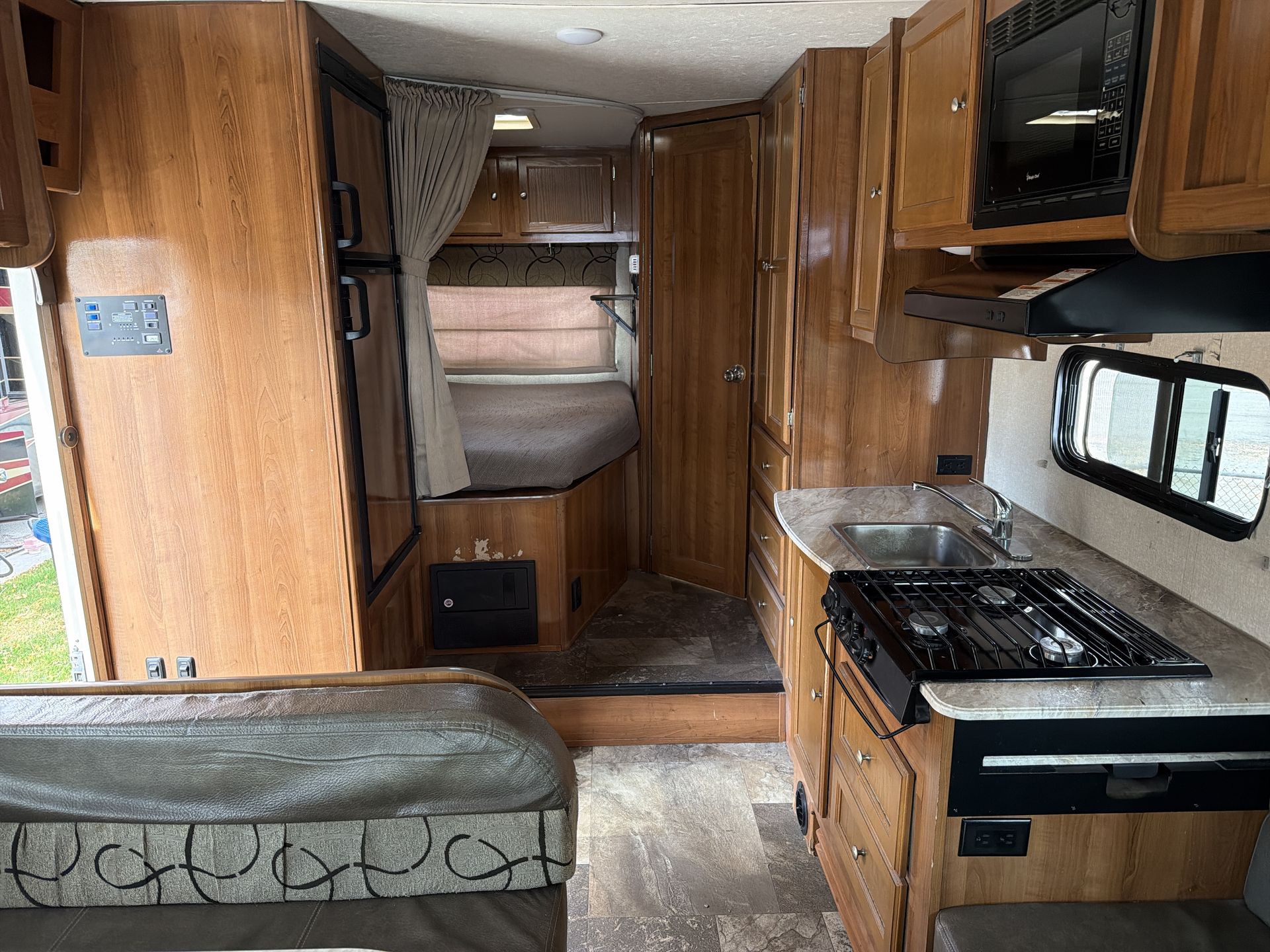 2019 Coachmen Leprechaun 230CB - Image 15