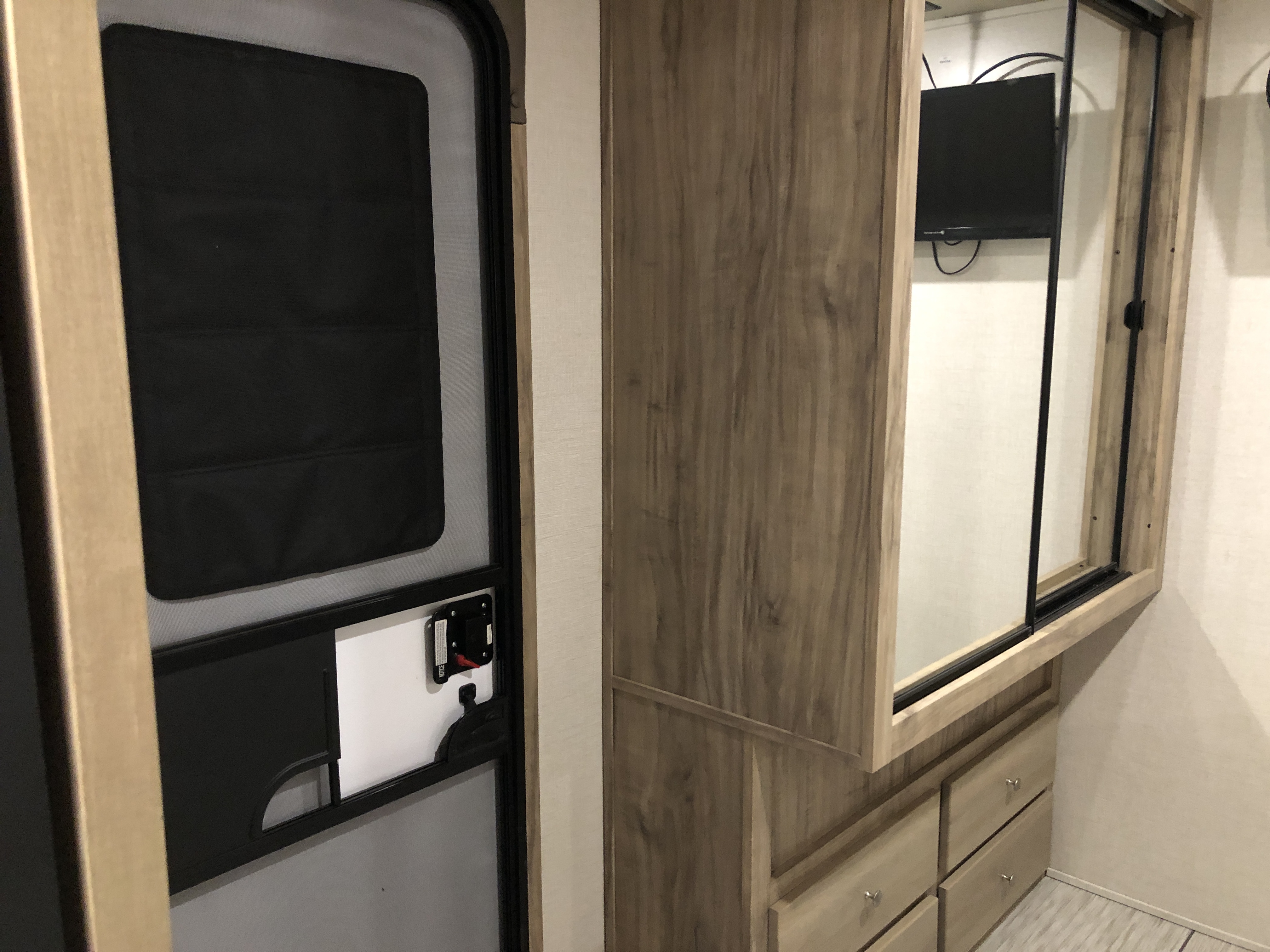 2020 Forest River PALOMINO 260FKBS - Image 18