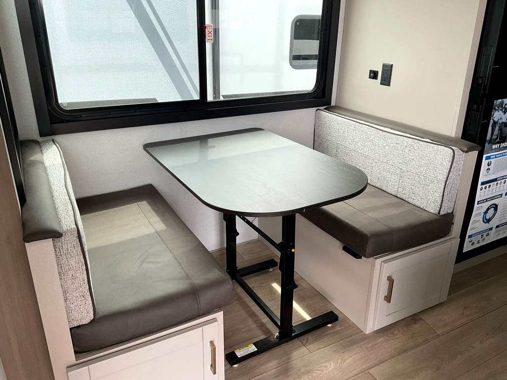 2027 JAYCO Jay Feather 25BH - Image 10