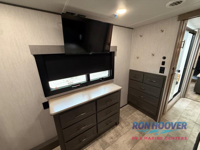 2023 GRAND DESIGN MOMENTUM 410THR - Image 20