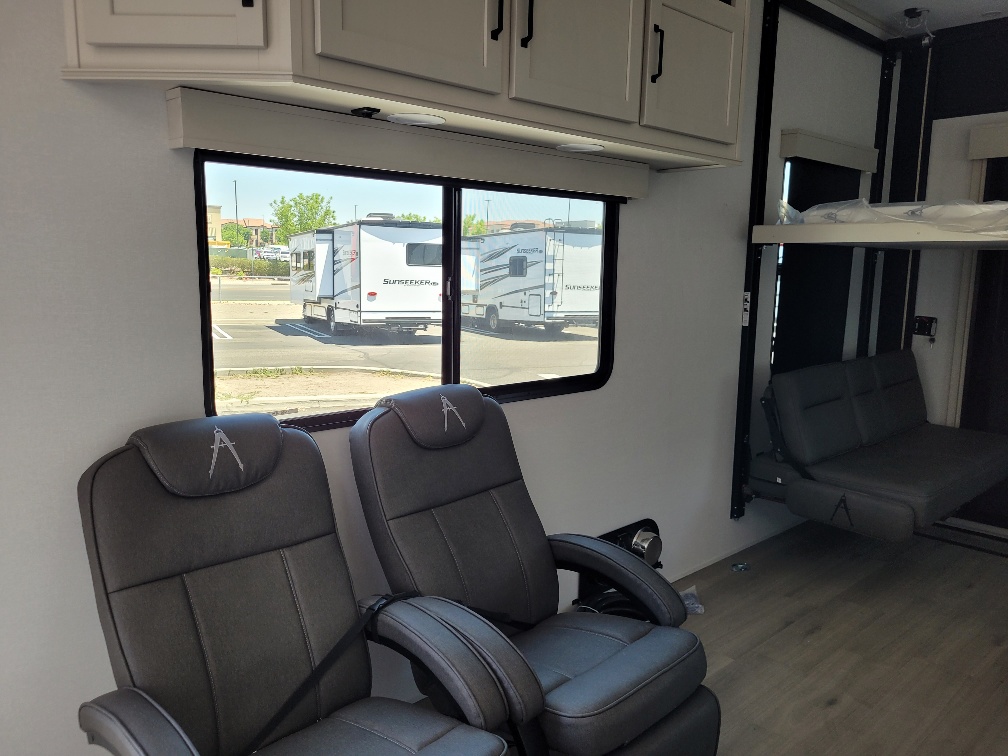 2026 Grand Design Momentum G-Class 325G - Image 9
