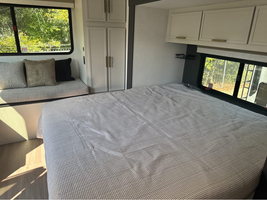 2027 VENTURE RV STRATUS 282VFD - Image 25