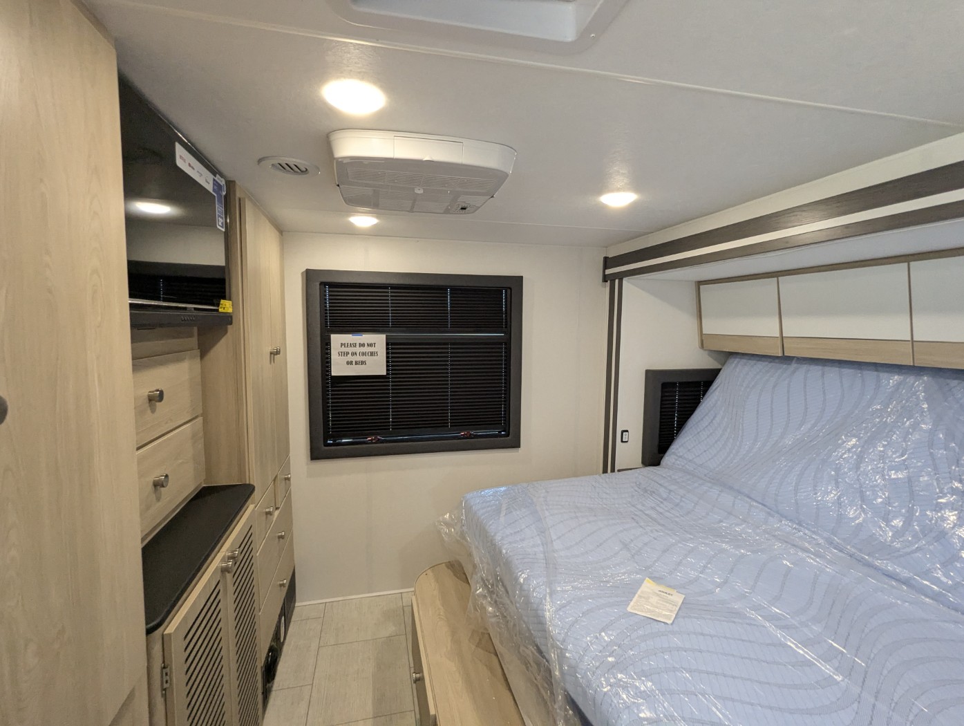 2027 Coachmen Entourage 330DS - Image 41