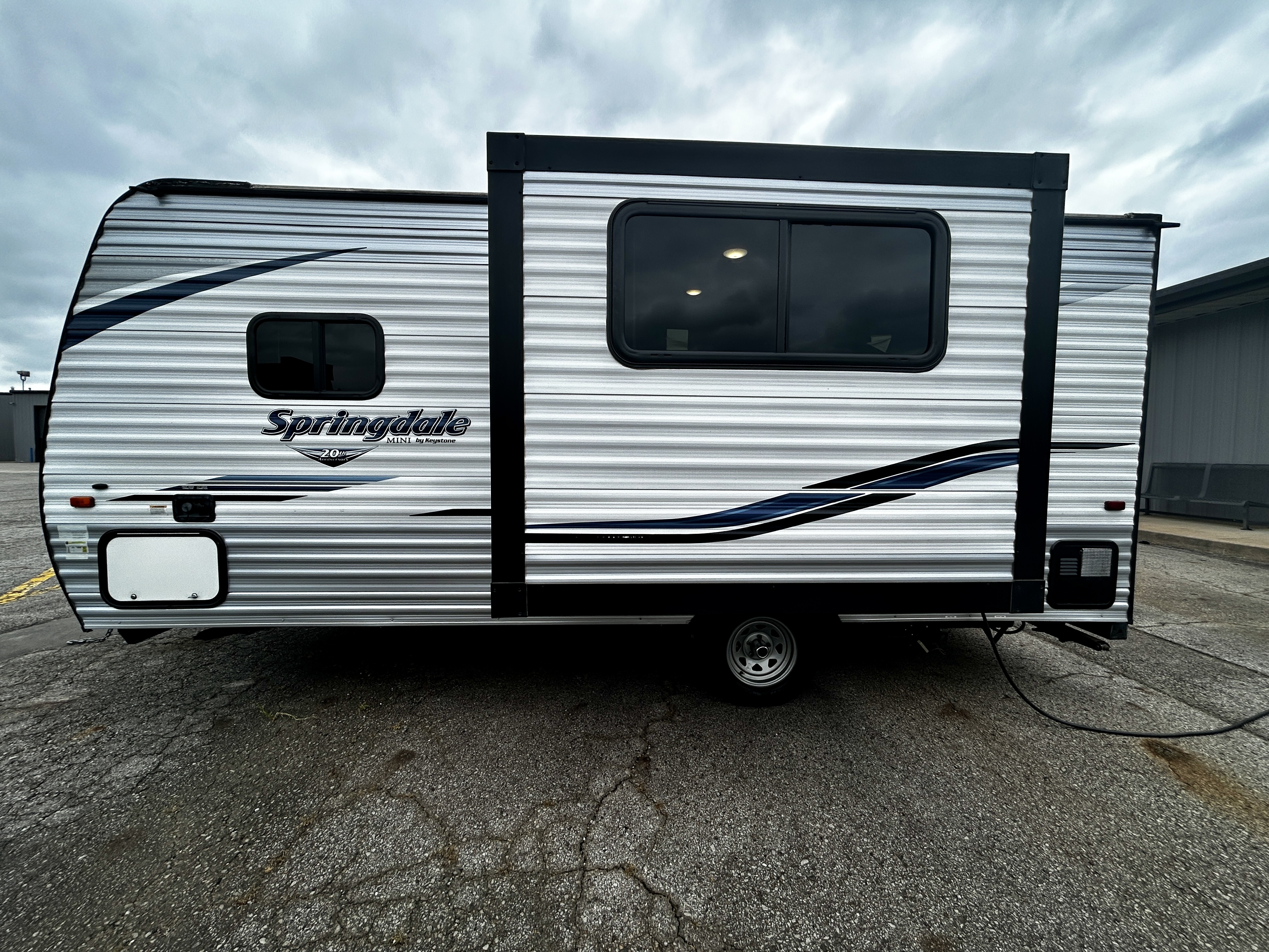 2019 Keystone Springdale Mini 1790FQ - Image 5