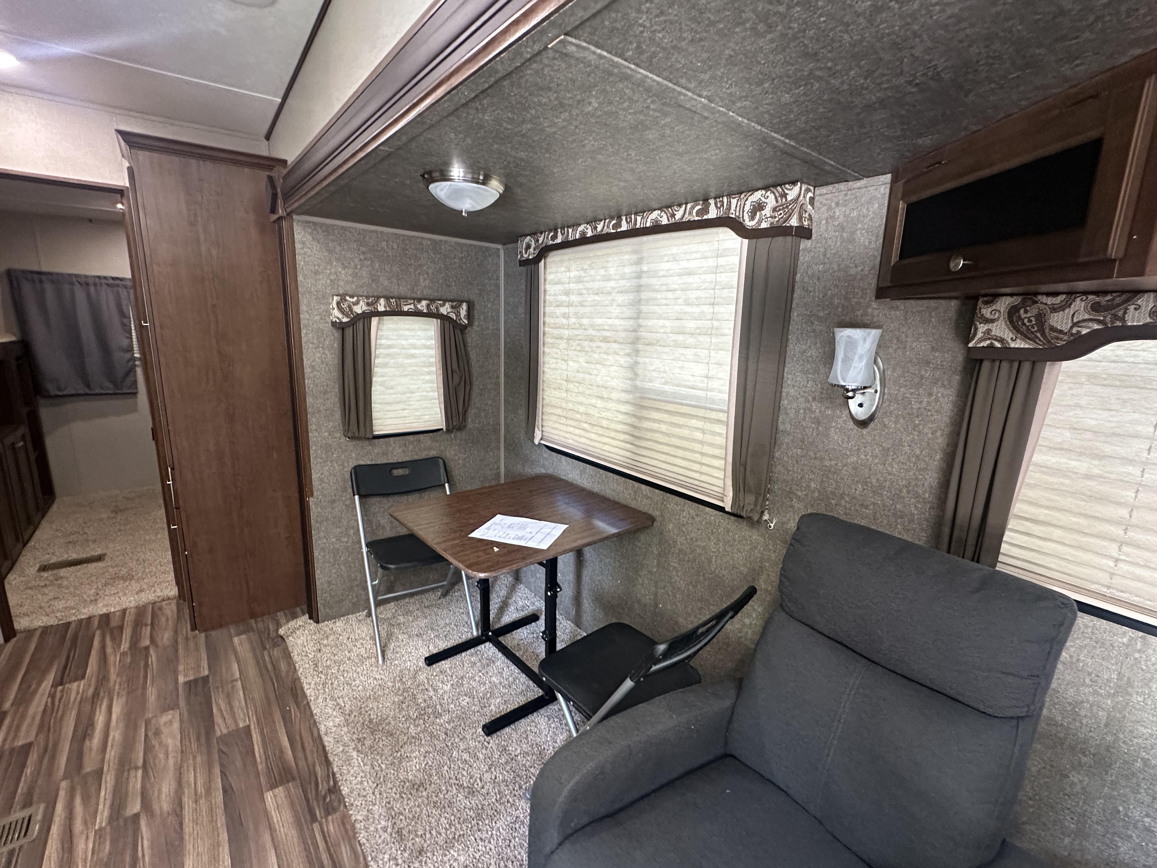 2018 Keystone HIDEOUT 308BHS - Image 12
