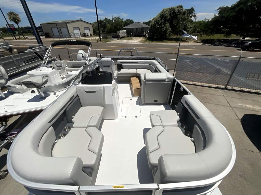 2027 HURRICANE 2027 FUNDECK 2260 REF - Image 10