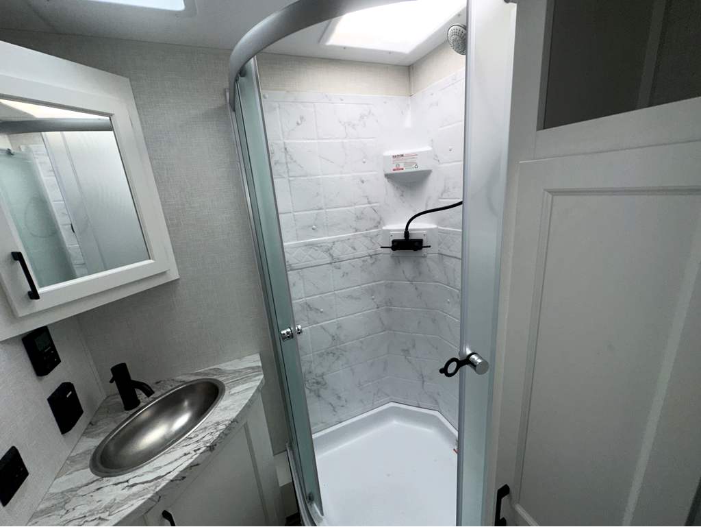 2026 VENTURE RV SPORTTREK 251VRK - Image 20