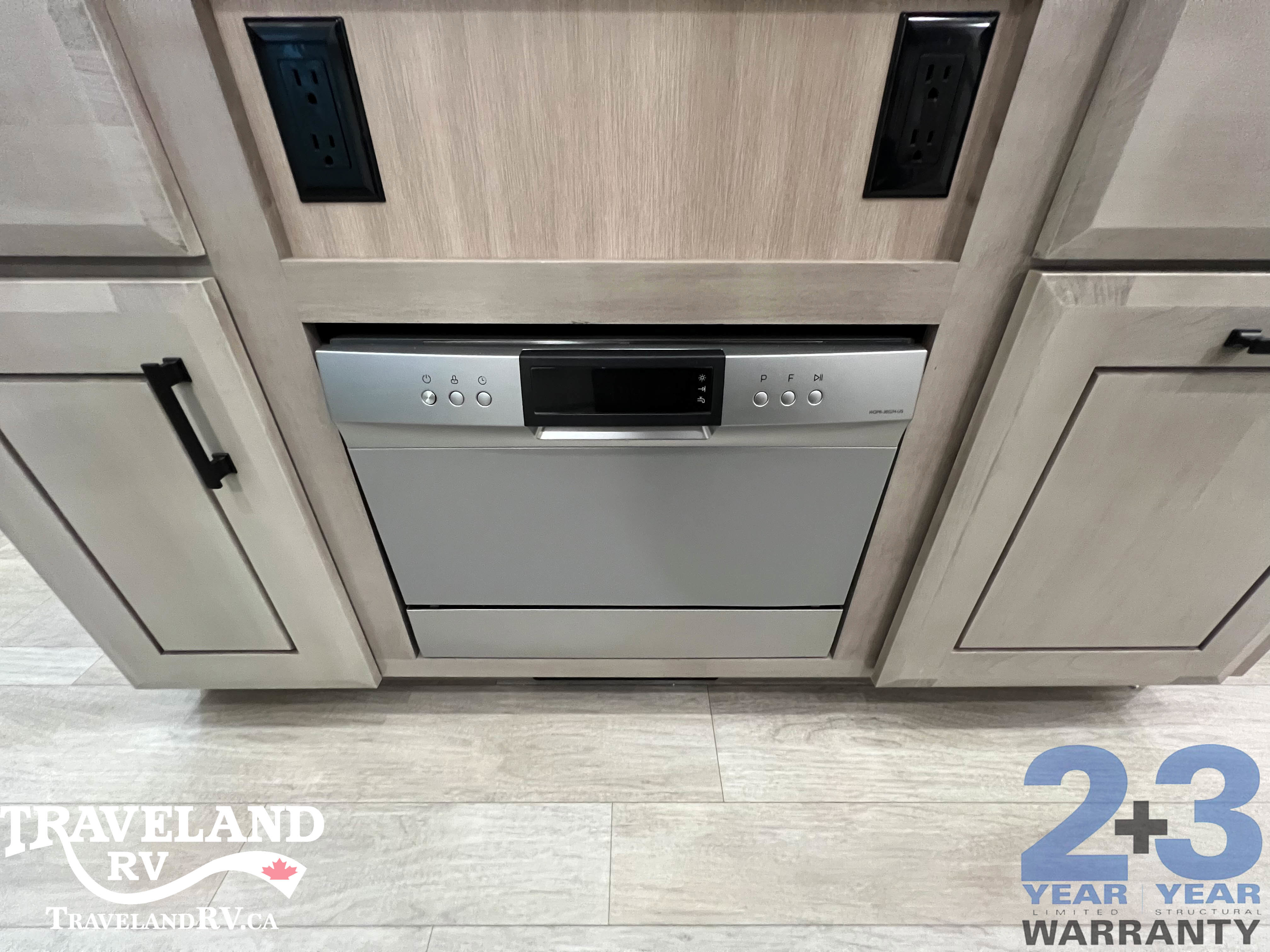 2026 Jayco Pinnacle 32RLTS - Image 30