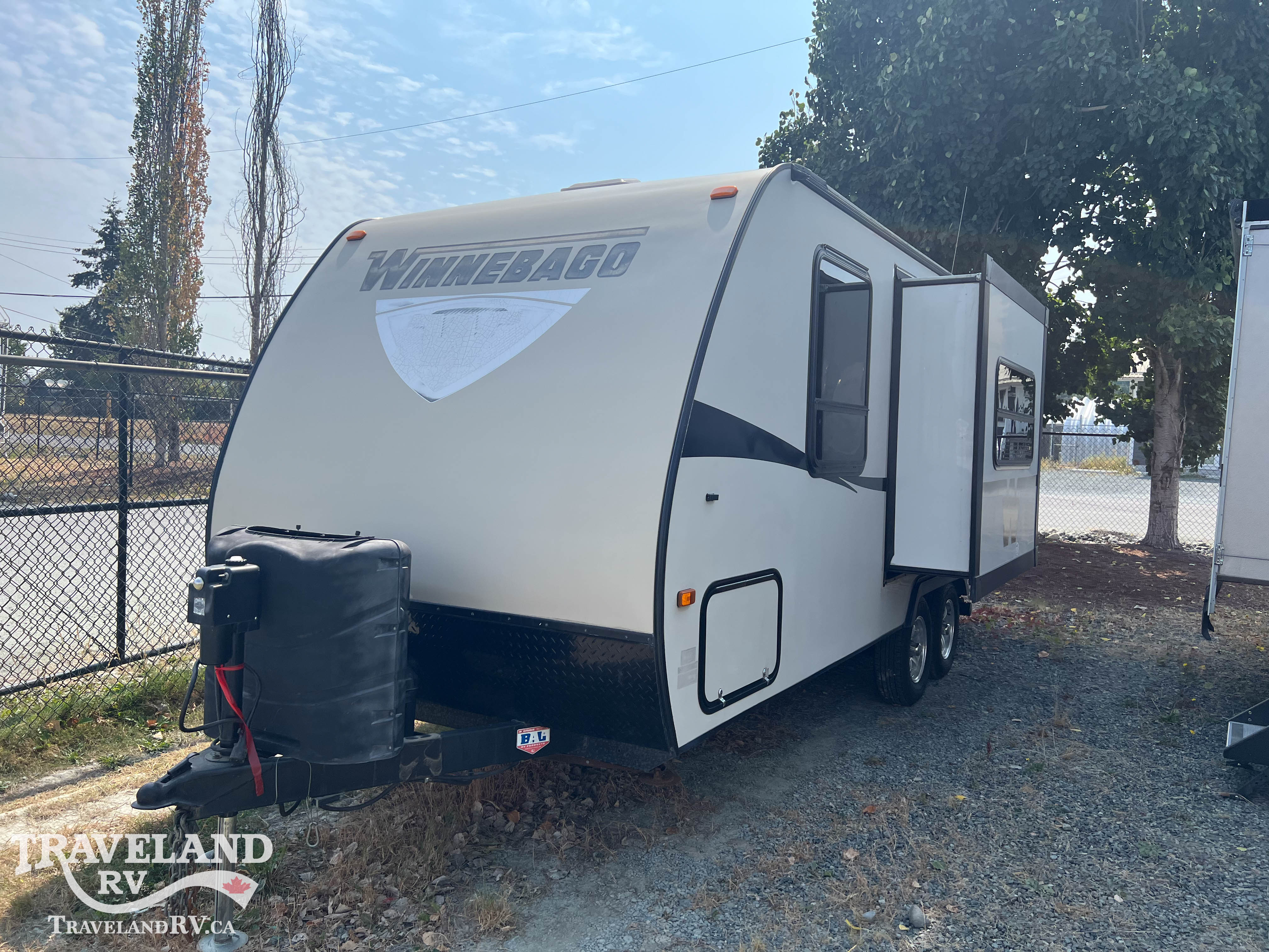 2016 Winnebago Micro Minnie 2106DS - Image 5