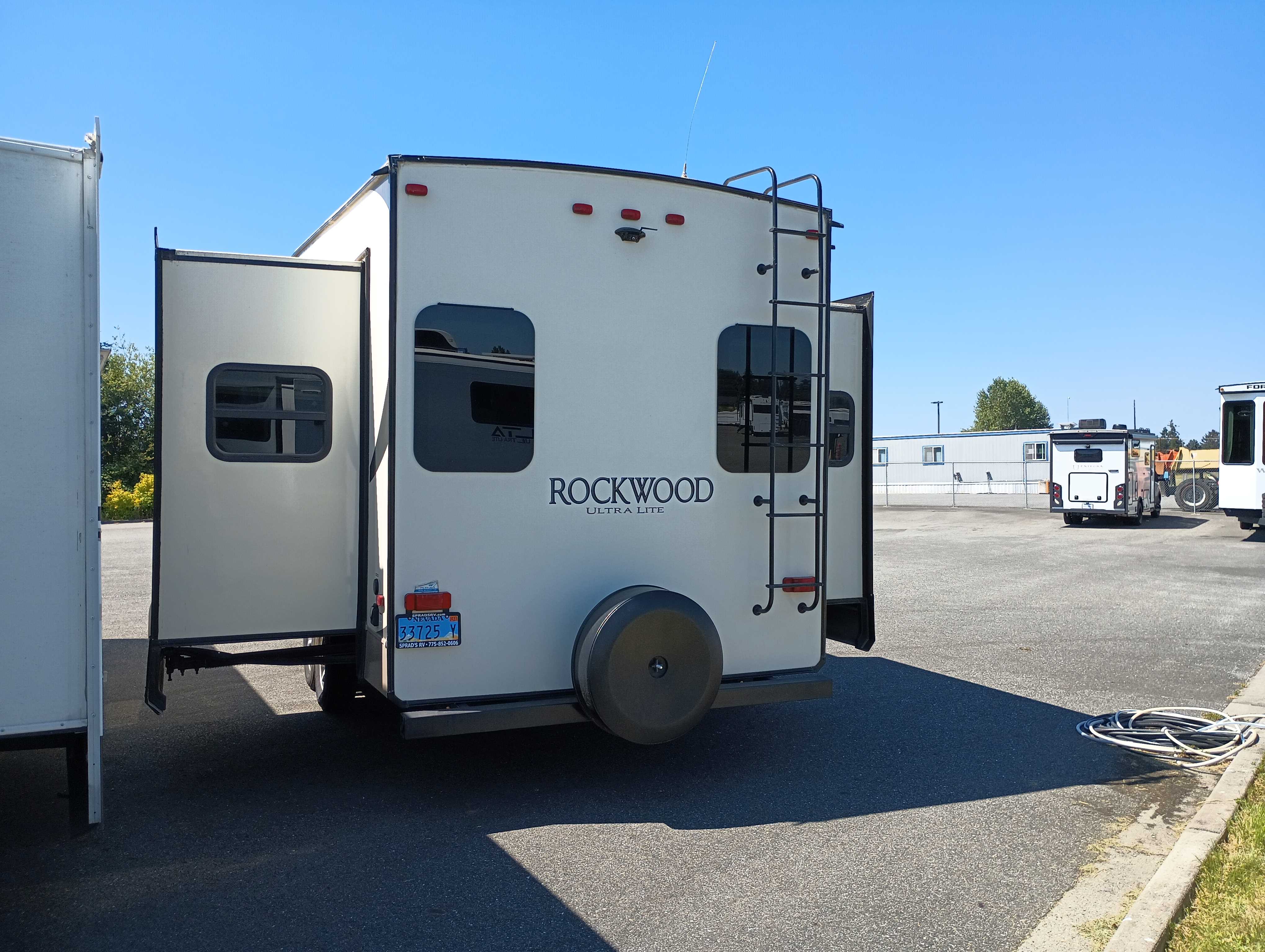 2015 Forest River Rockwood Ultra Lite 2650WS - Image 4