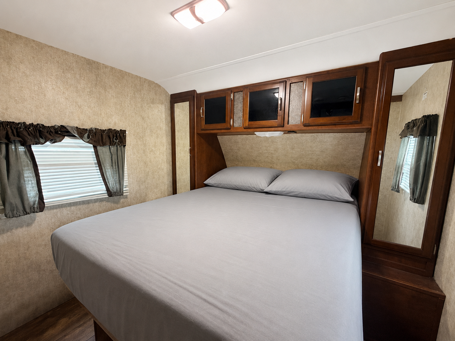 2015 Keystone PASSPORT GRAND TOURING 3180RE - Image 18