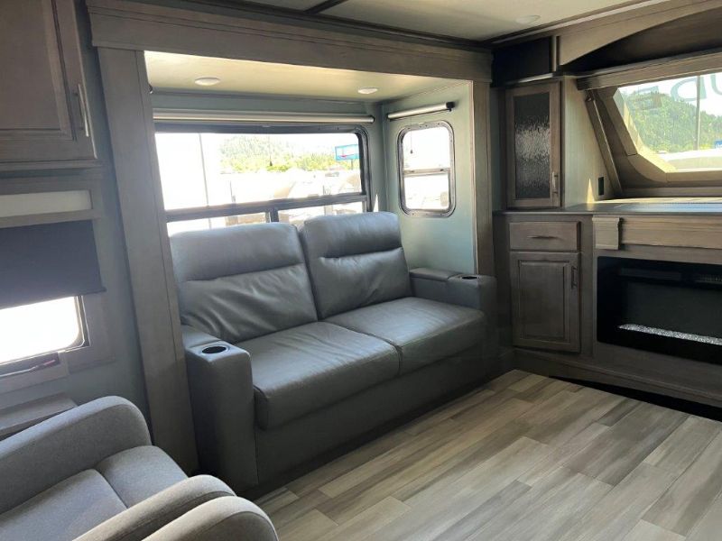 2023 Grand Design Solitude 380FL - Image 18