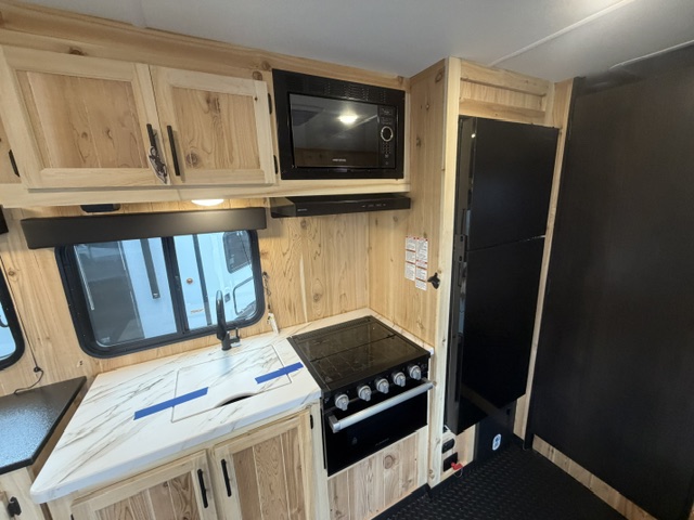 2027 CHEROKEE GREY WOLF 21JBH - Image 34