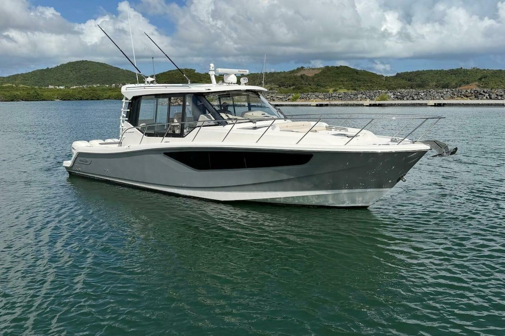 2021 Boston Whaler 405 Conquest - Image 6