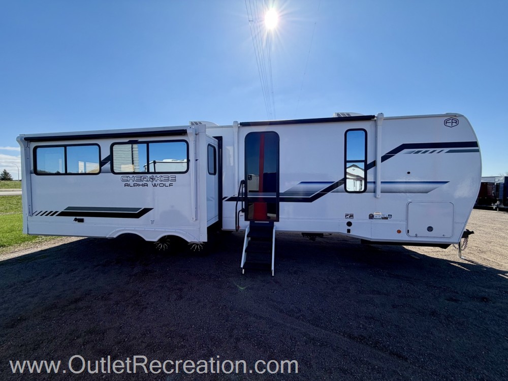2026 CHEROKEE ALPHA WOLF 26RL - Image 3
