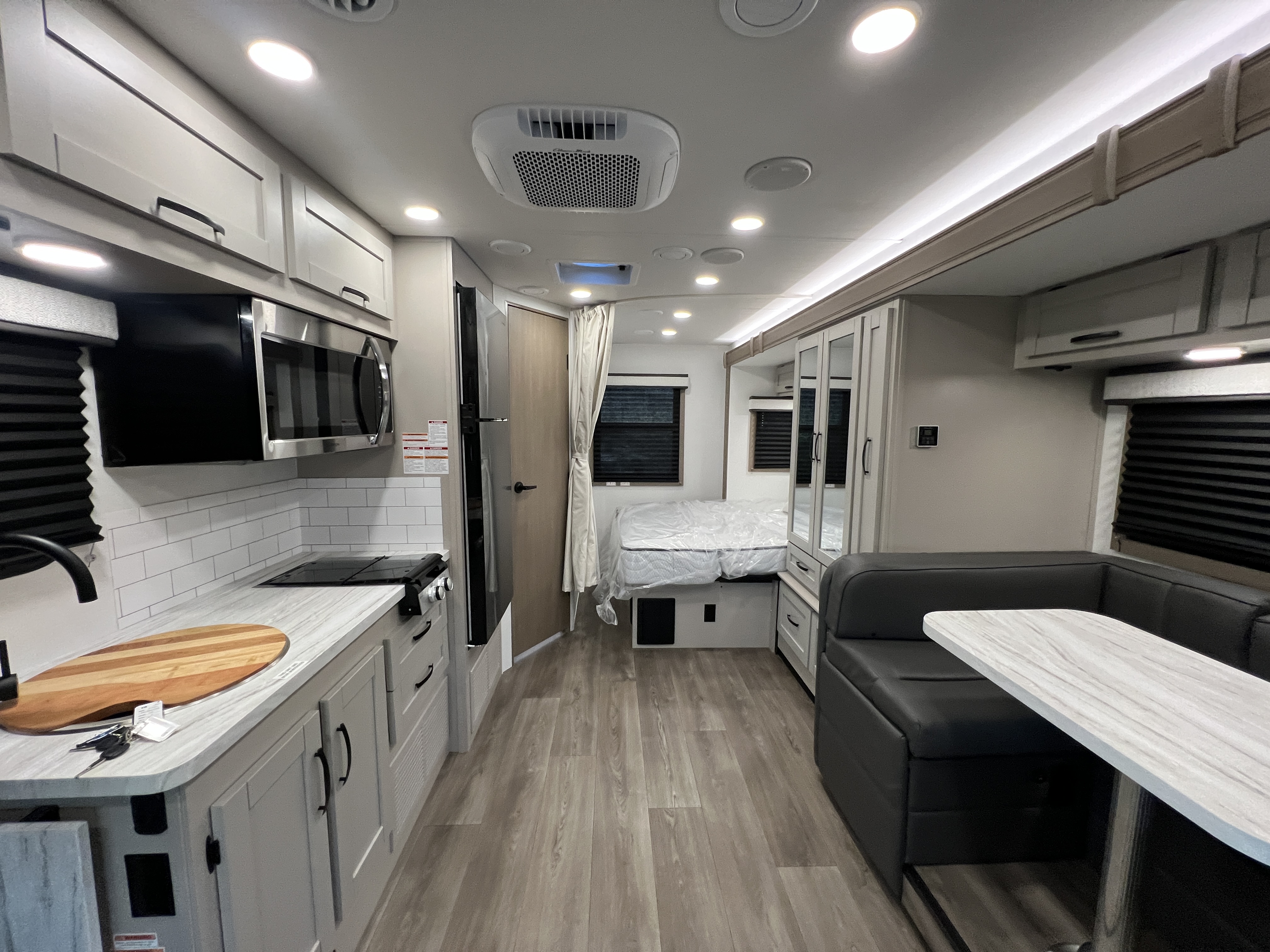 2027 Jayco Melbourne 24L - Image 3
