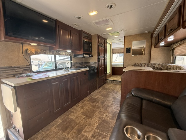 2015 Forest River Sunseeker 3010DS - Image 7