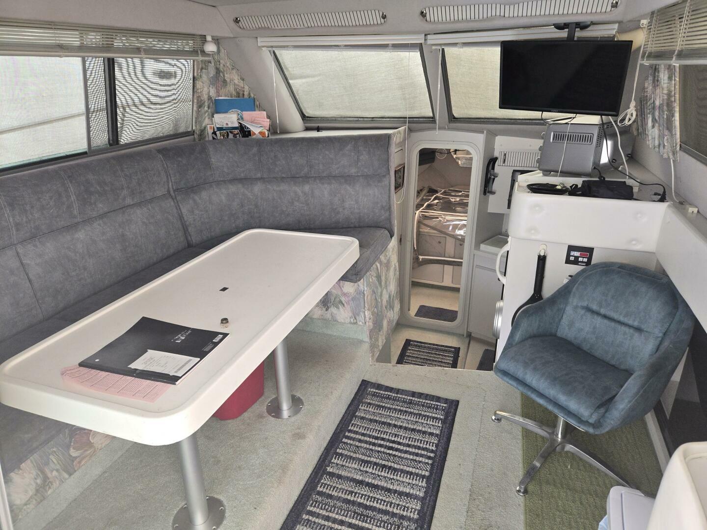 1994 Cruisers Yachts 3380 - Image 3
