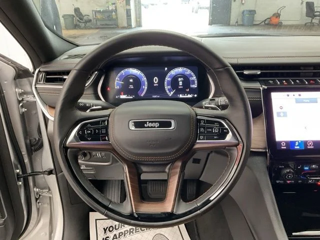 2025 Jeep Grand-Cherokee-L Laredo Altitude 4x4 - Image 14