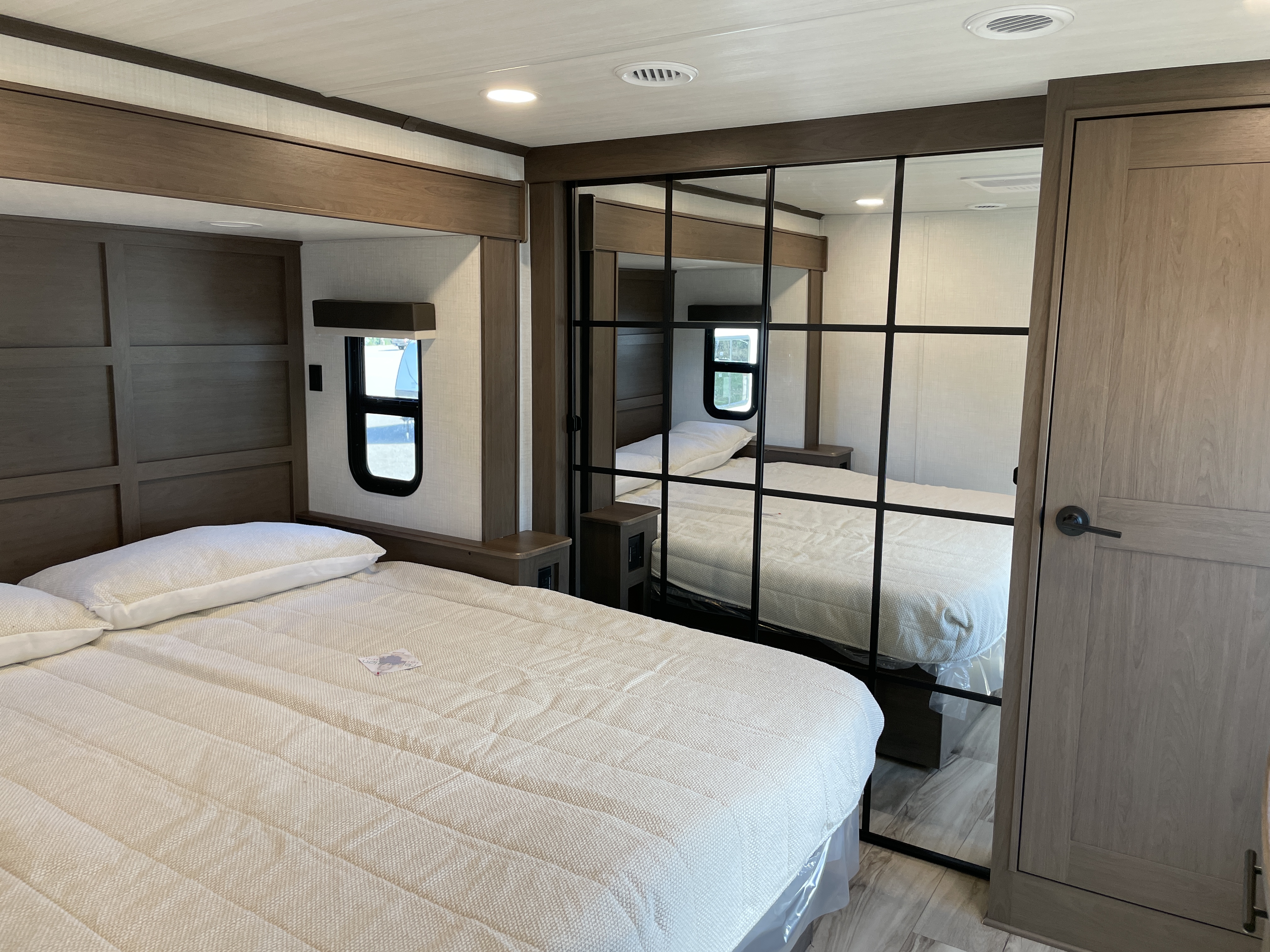 2027 Keystone Cougar 320RDS - Image 23