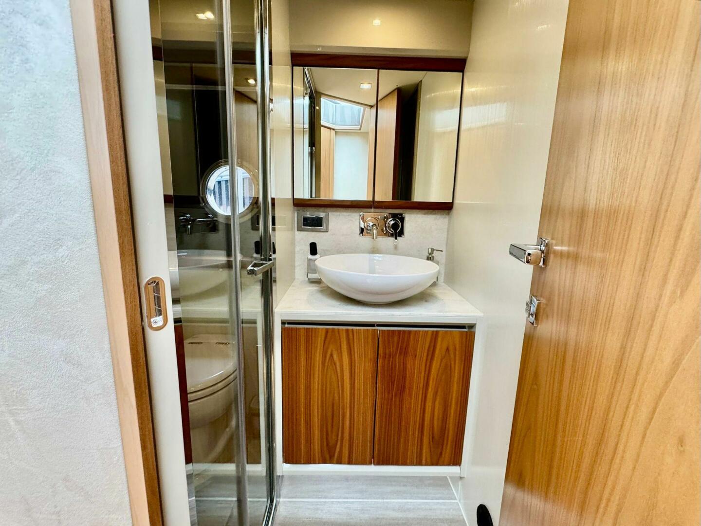 2016 Absolute 45 Sport Yacht - Image 67