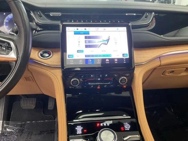 2024 Jeep Grand-Cherokee-L Laredo Altitude 4x4 - Image 16