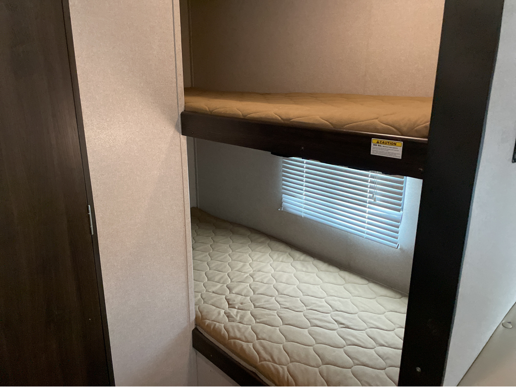2019 Keystone Springdale Mini 1800BH - Image 11