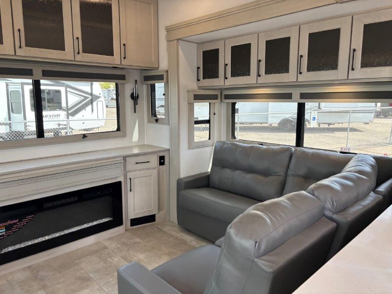 2025 Grand Design Solitude 388MBS - Image 11