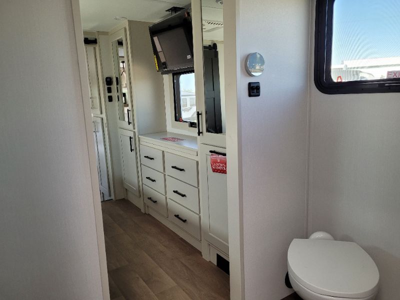 2026 Grand Design Solitude 380FL - Image 21