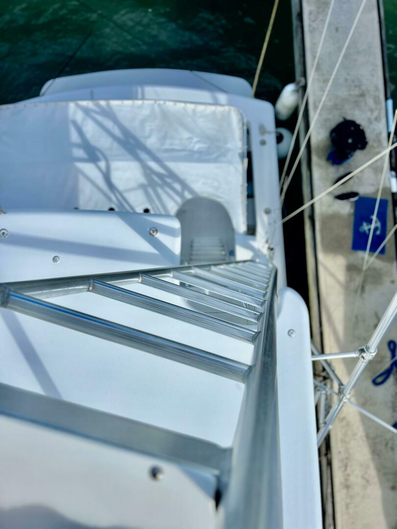 1997 Viking 43 Convertible - Image 14