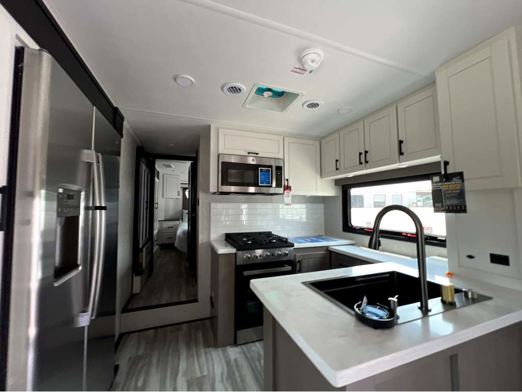 2025 JAYCO SEISMIC 4113 - Image 9