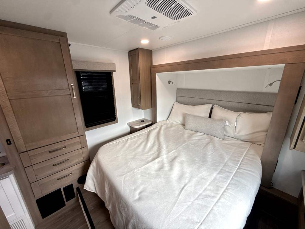 2027 ENTEGRA COACH ODYSSEY 30Z - Image 22