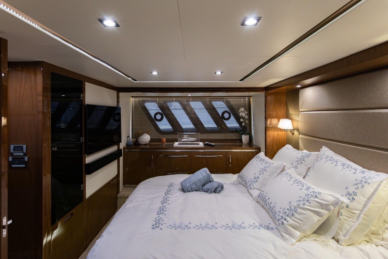 2018 Sea Ray L650 FLY - Image 54