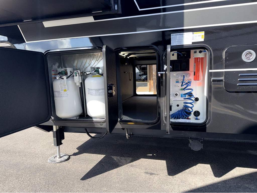 2026 Keystone AVALANCHE 366LS - Image 6