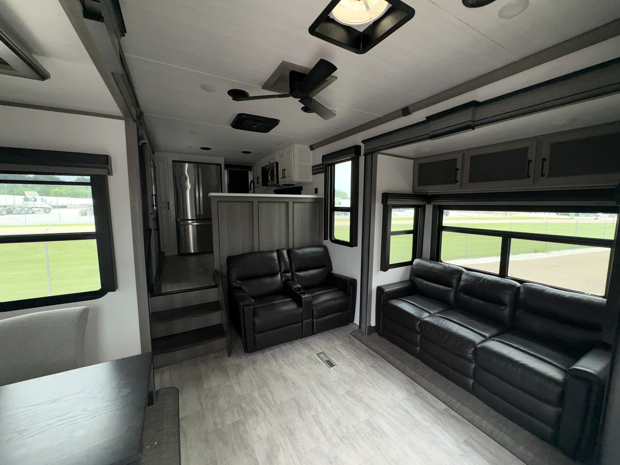 2023 KEYSTONE MONTANA 3901RK - Image 17