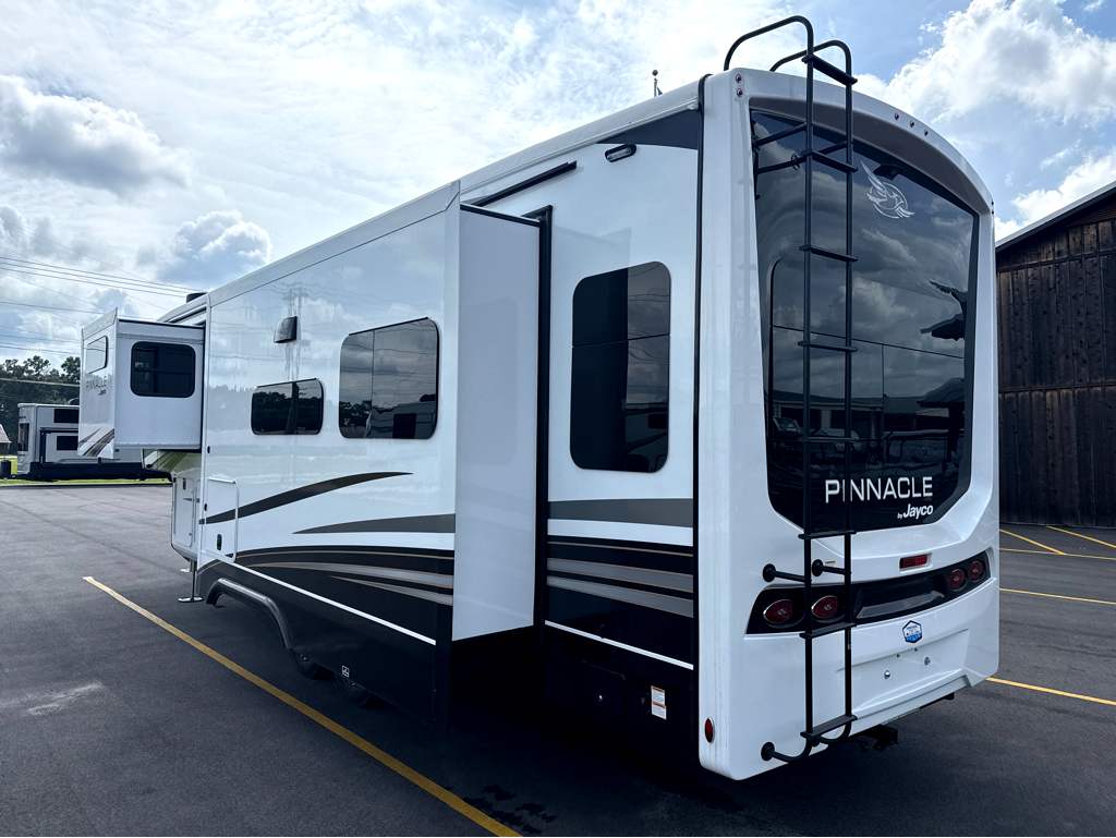 2027 JAYCO PINNACLE 32RLTS - Image 3