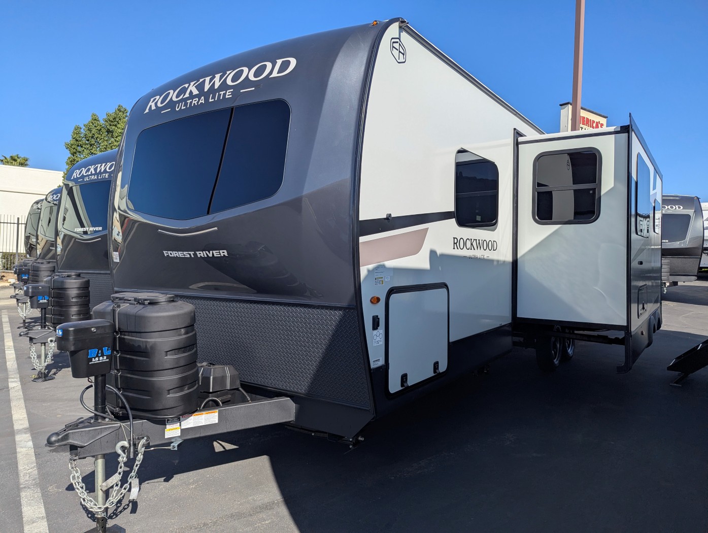 2026 Forest River Rockwood Ultra Lite 2706BH - Image 3