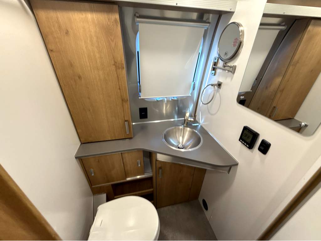 2026 AIRSTREAM TRADE WIND 25FBT - Image 28