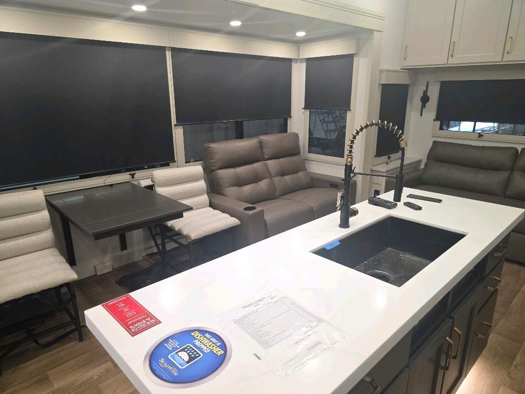 2027 GRAND DESIGN SOLITUDE 310GK - Image 9