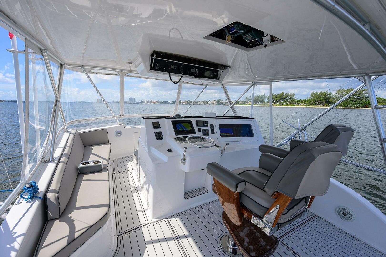 2000 Viking 50 Convertible - Image 36
