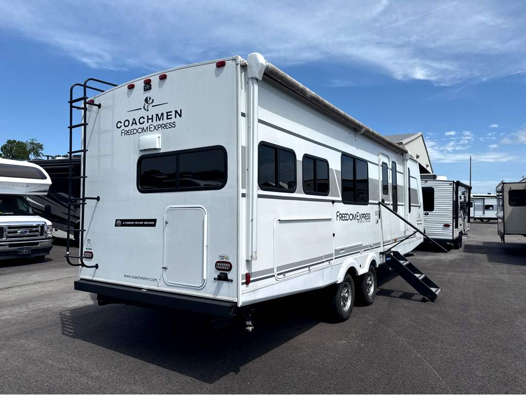 2025 FOREST RIVER FREEDOM EXPRESS 274RKS - Image 4