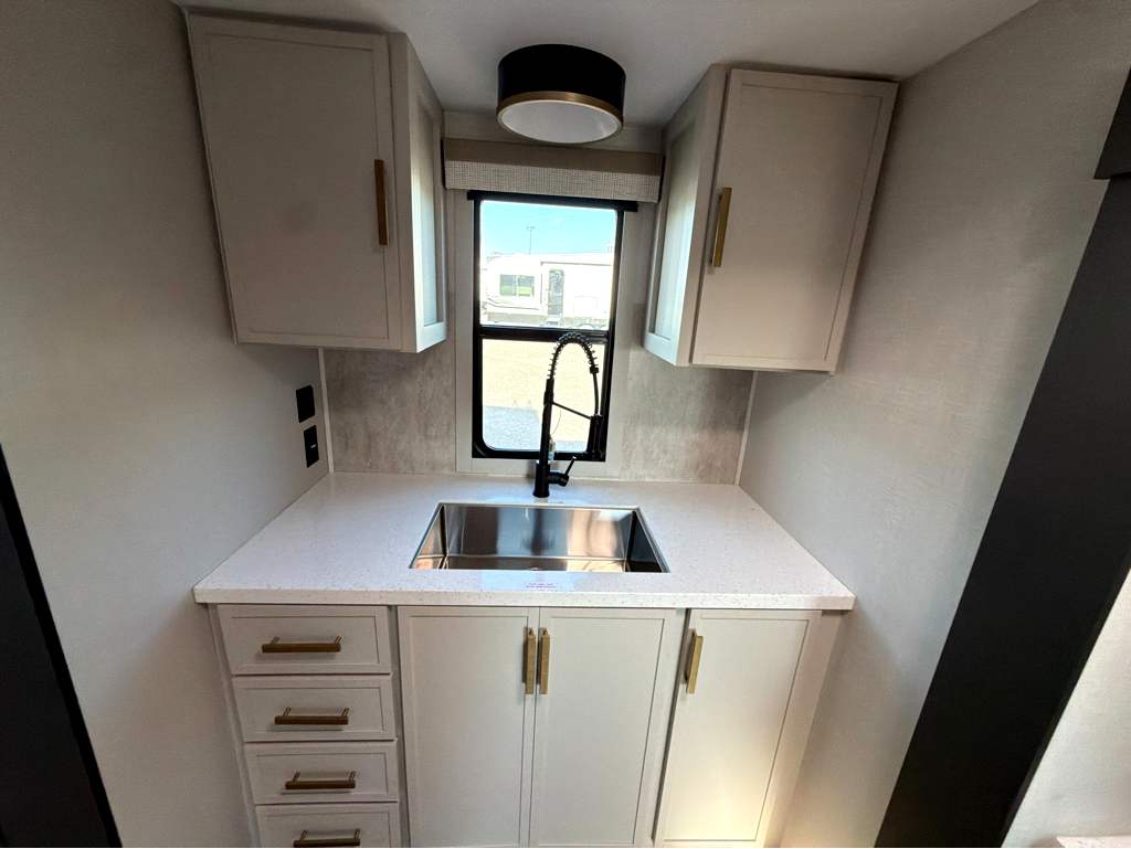 2027 VENTURE RV STRATUS 231VRK - Image 25