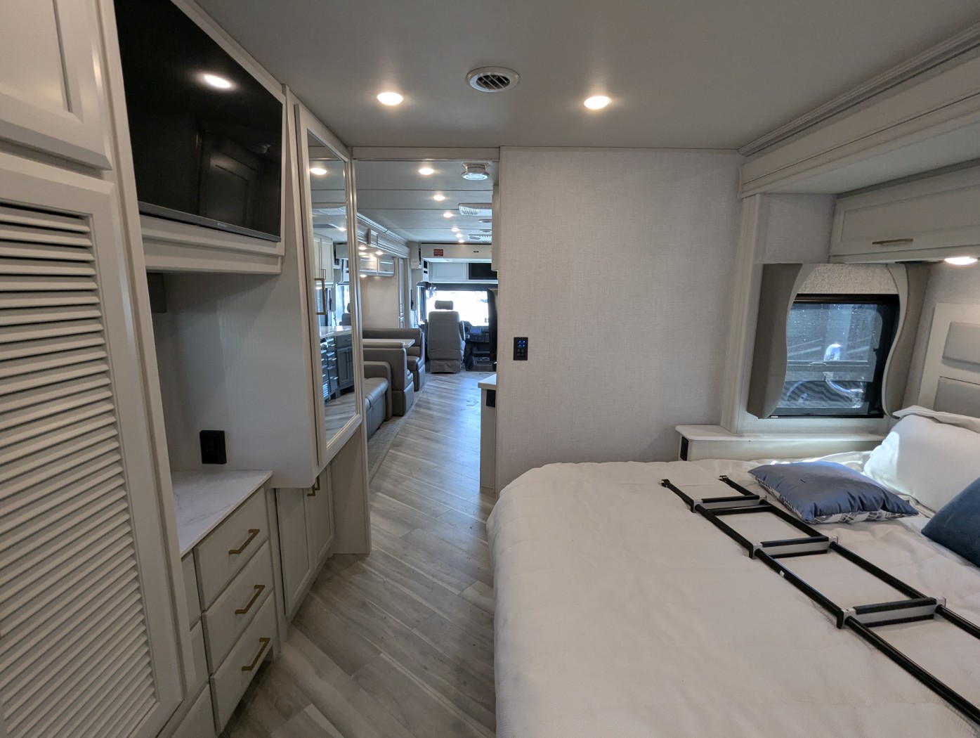 2026 Fleetwood Bounder 35K - Image 34